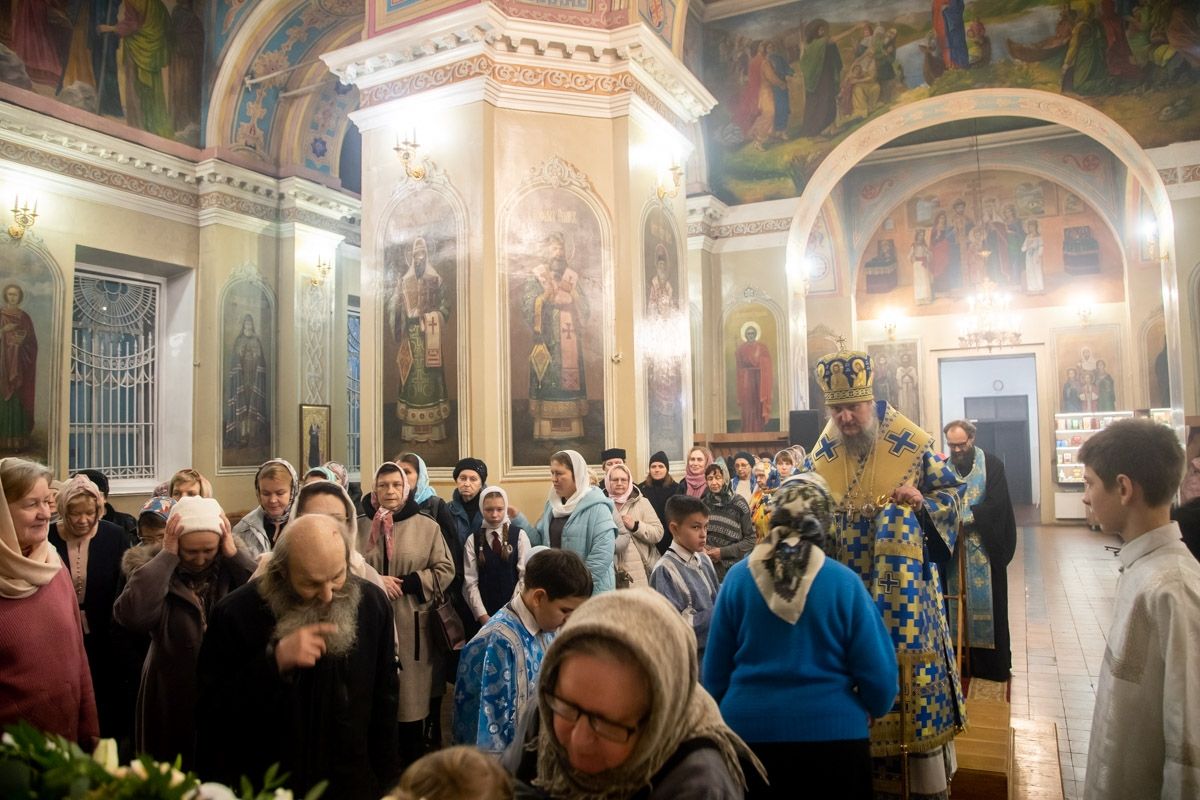 Епископ Пахомий совершил всенощное бдение в канун Введения во храм Богородицы