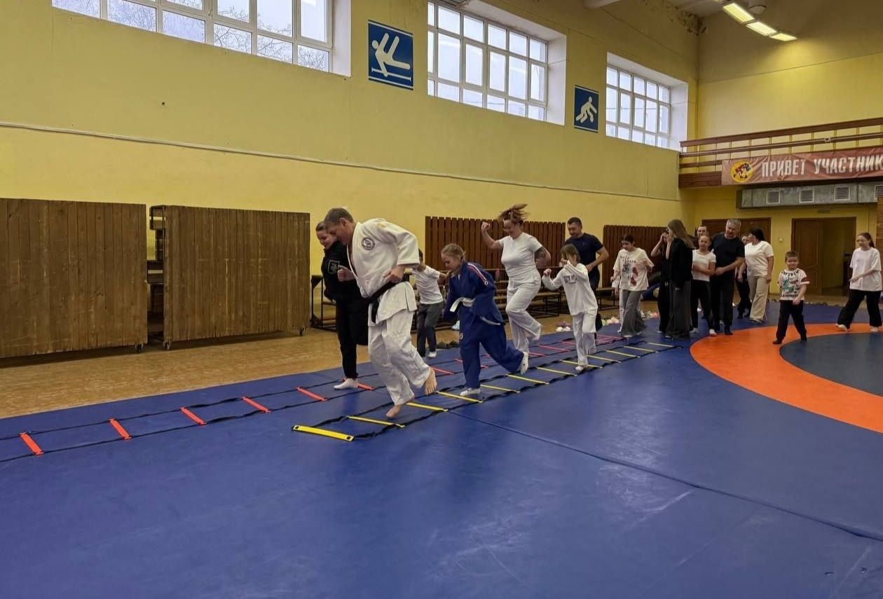В чистопольской спортивной школе прошла совместная тренировка детей и родителей по дзюдо