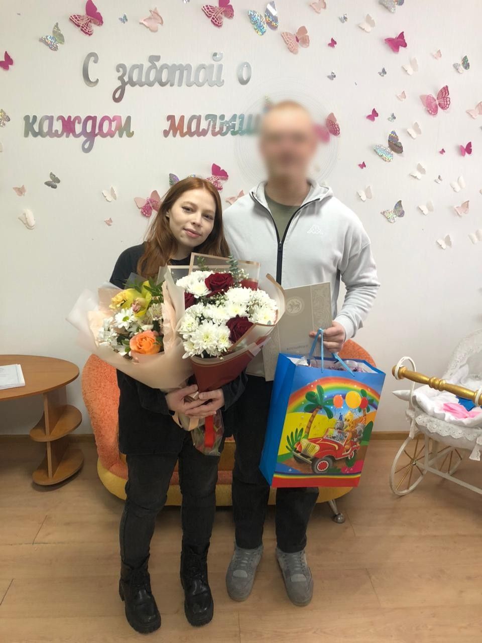 Участник СВО из Чистополя встретил жену и новорожденную дочь из роддома