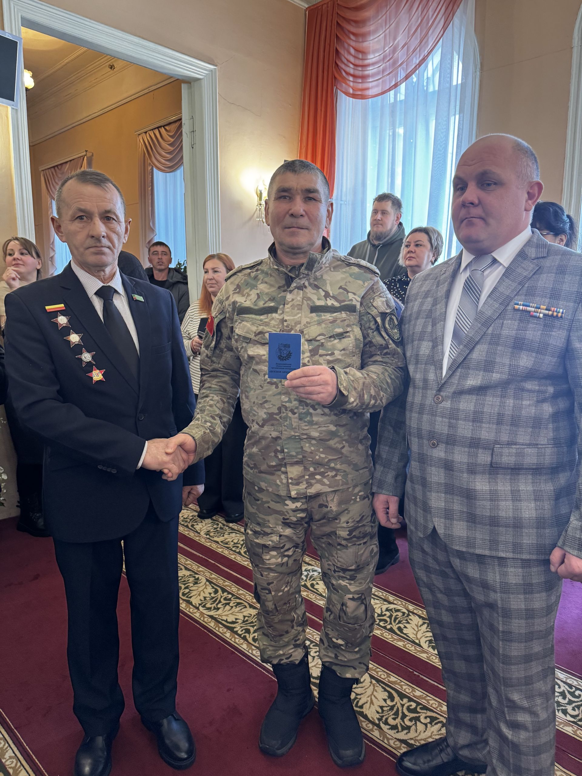 В ЗАГСе юным чистопольцам вручили паспорта