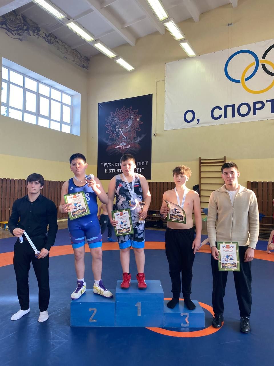 125 юношей приняли участие в Первенстве по греко-римской борьбе
