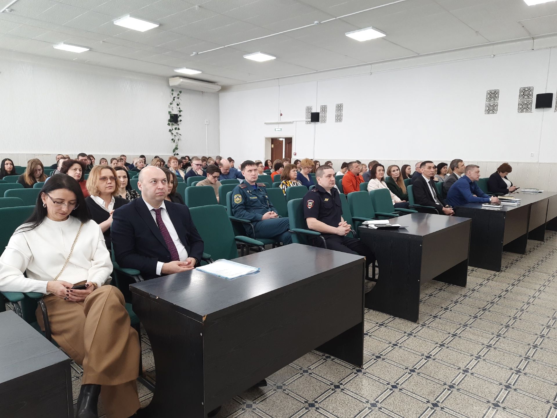 Итоги аппаратного совещания в Чистополе: образование, сельское хозяйство и оперативная обстановка