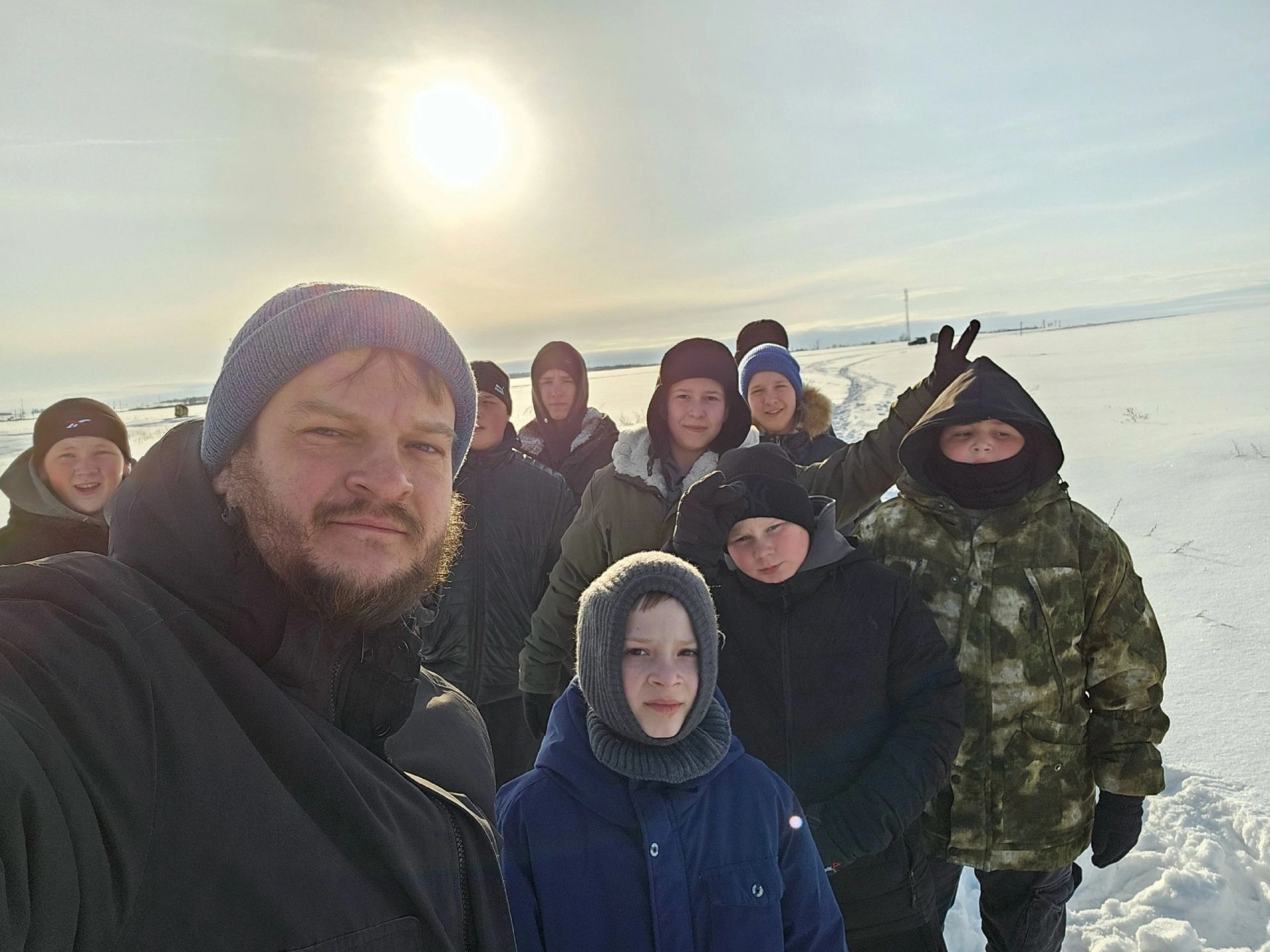 Воспитанники кружка «Юный сварщик» осваивают управление мотосноубордом