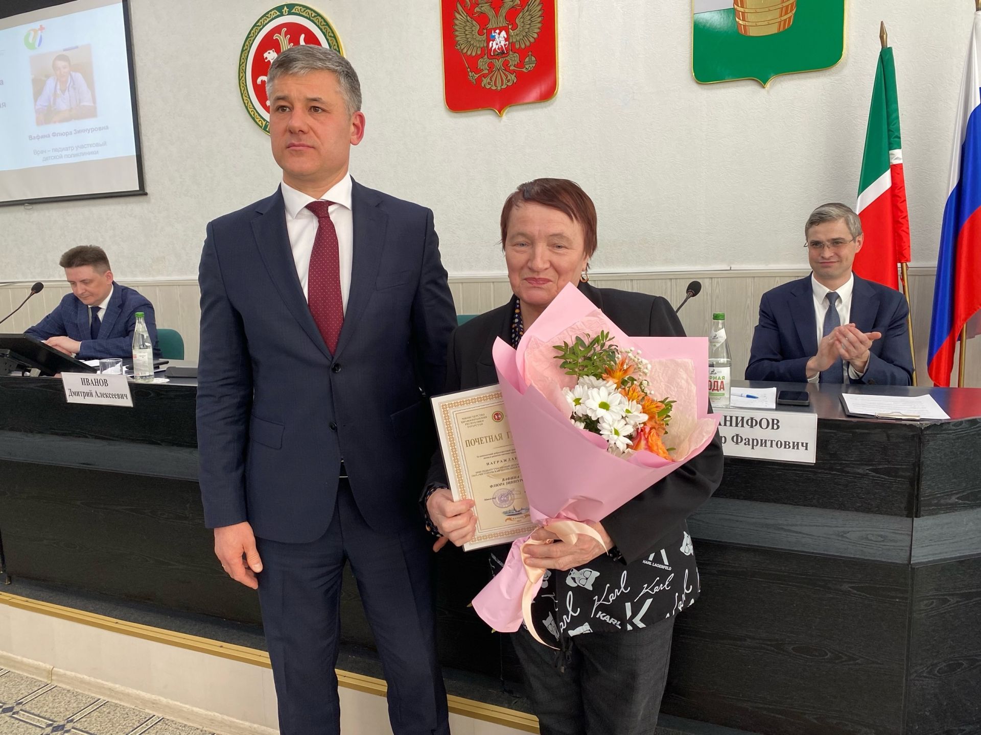 Сотрудникам Чистопольской ЦРБ вручили награды
