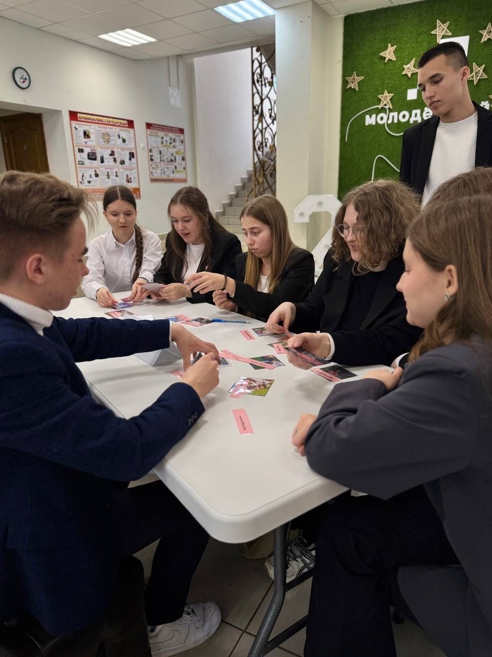Квиз-игра «Формула ЗОЖ» в Молодёжном центре: спорт, интеллект и здоровый образ жизни