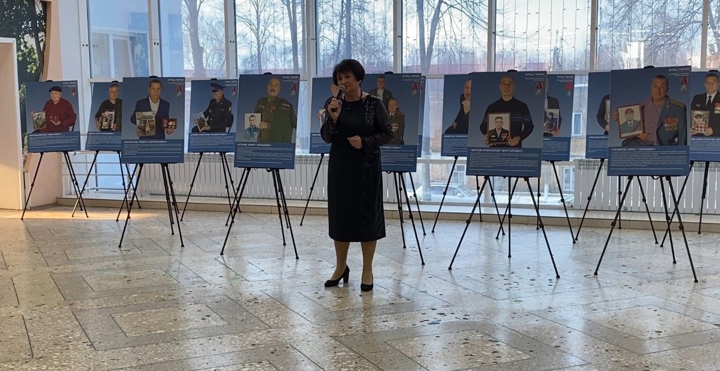 В Чистополе открылась фотовыставка «Отец Героя»