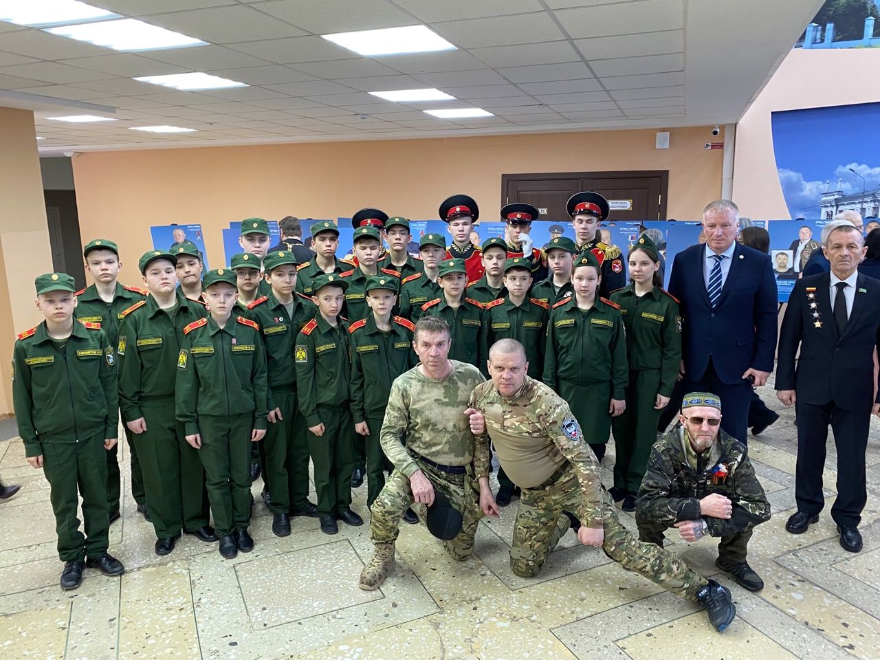 В Чистополе открылась фотовыставка «Отец Героя»