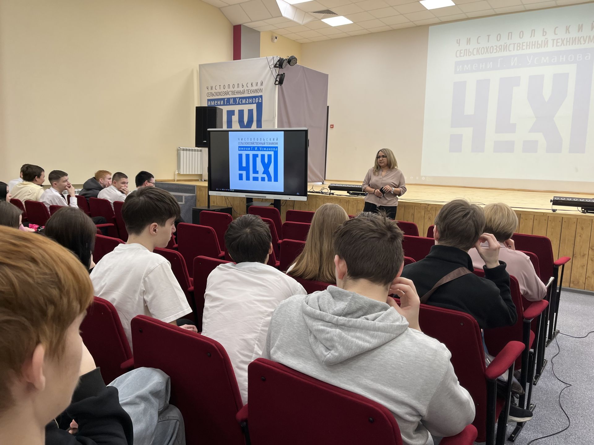 «Чистое поколение»: сотрудники полиции встретились с чистопольскими студентами
