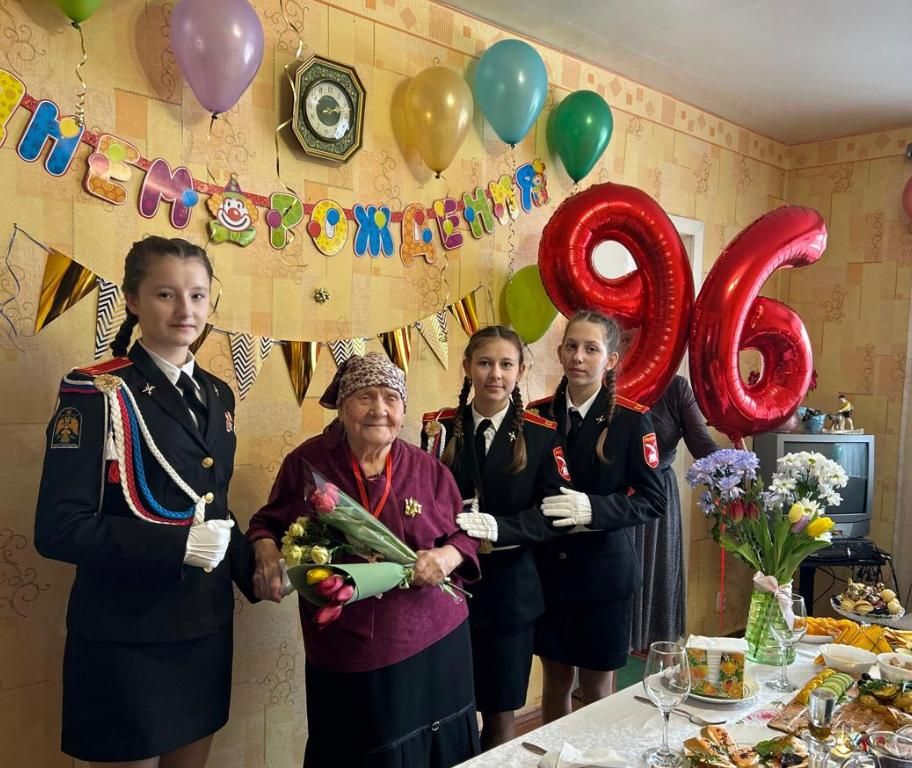 В Чистополе труженице тыла Антонине Георгиевне вручили медаль в честь 80-летия Победы