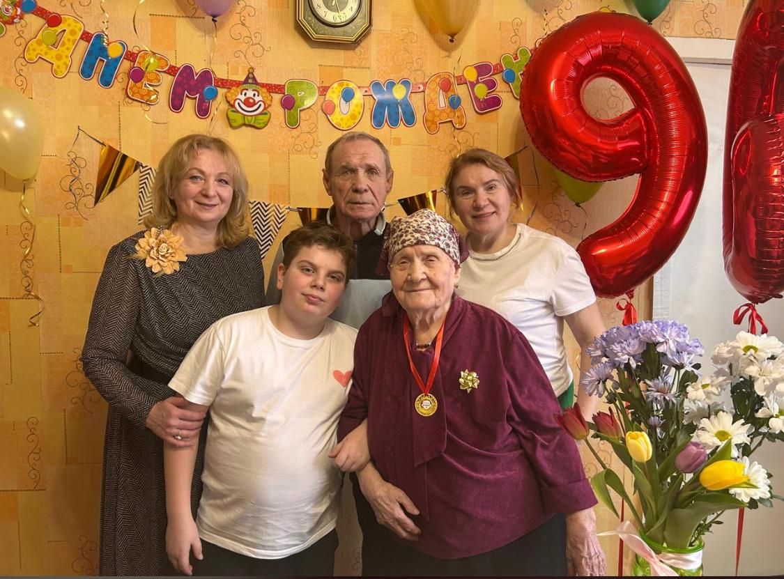 В Чистополе труженице тыла Антонине Георгиевне вручили медаль в честь 80-летия Победы