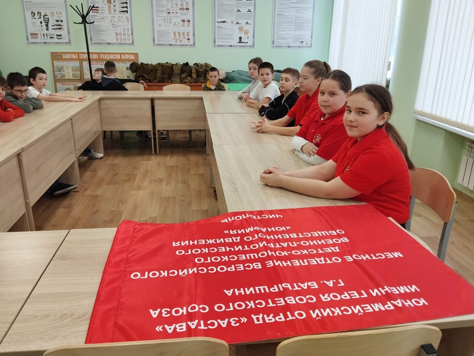 В центре «Ватан» прошёл урок «Разговоры о важном», посвящённый воссоединению Крыма с Россией
