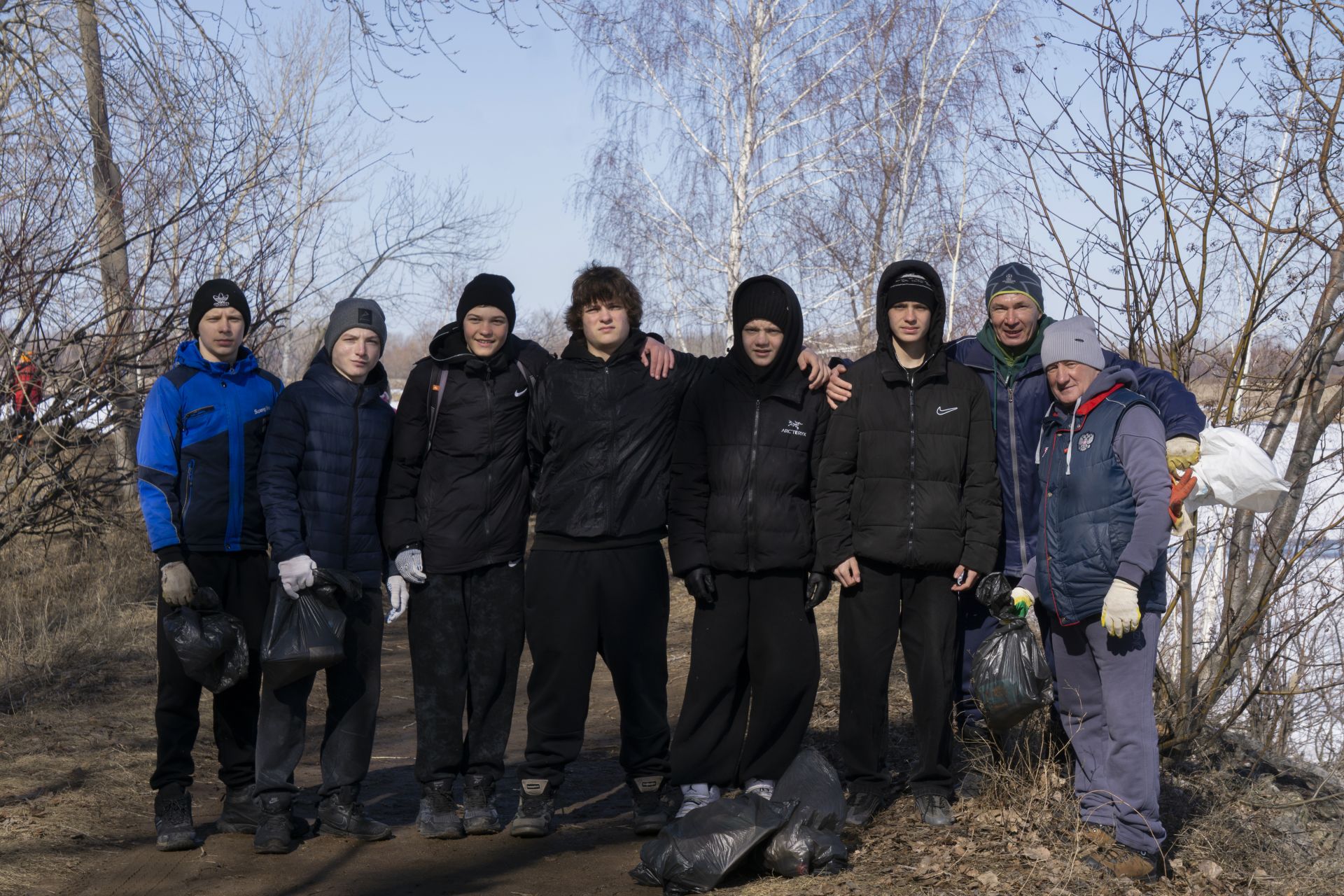 На дамбе в Чистополе состоялся субботник