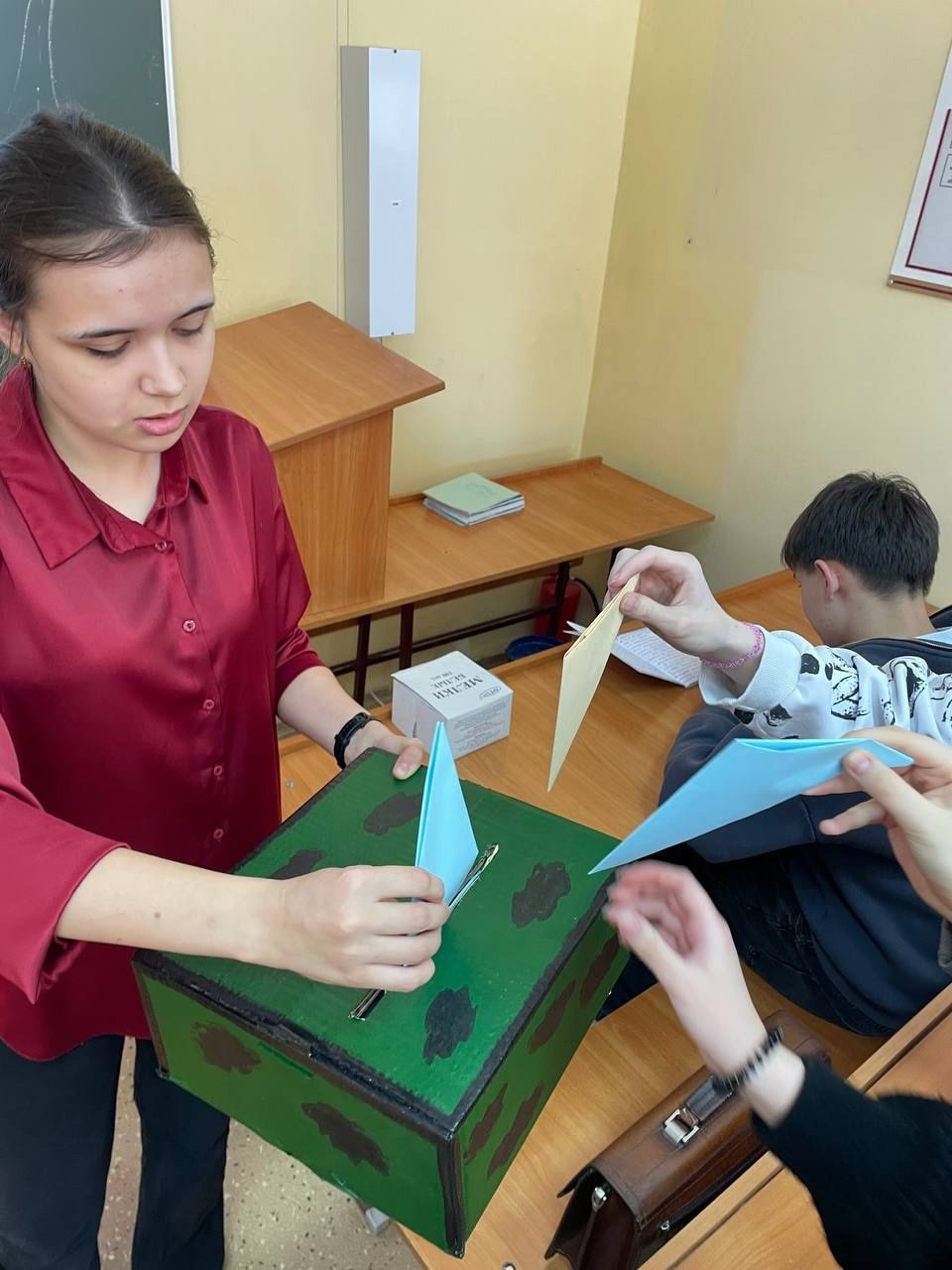 Чистопольские студенты поддерживают защитников Отечества