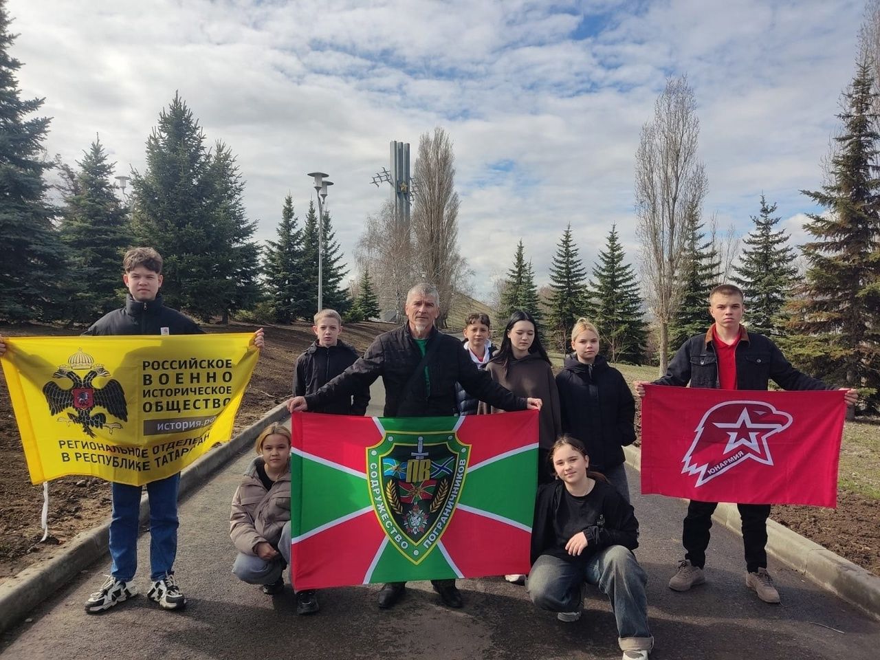 Юнармейцы Чистополя приняли присягу у Вечного огня в Волгограде