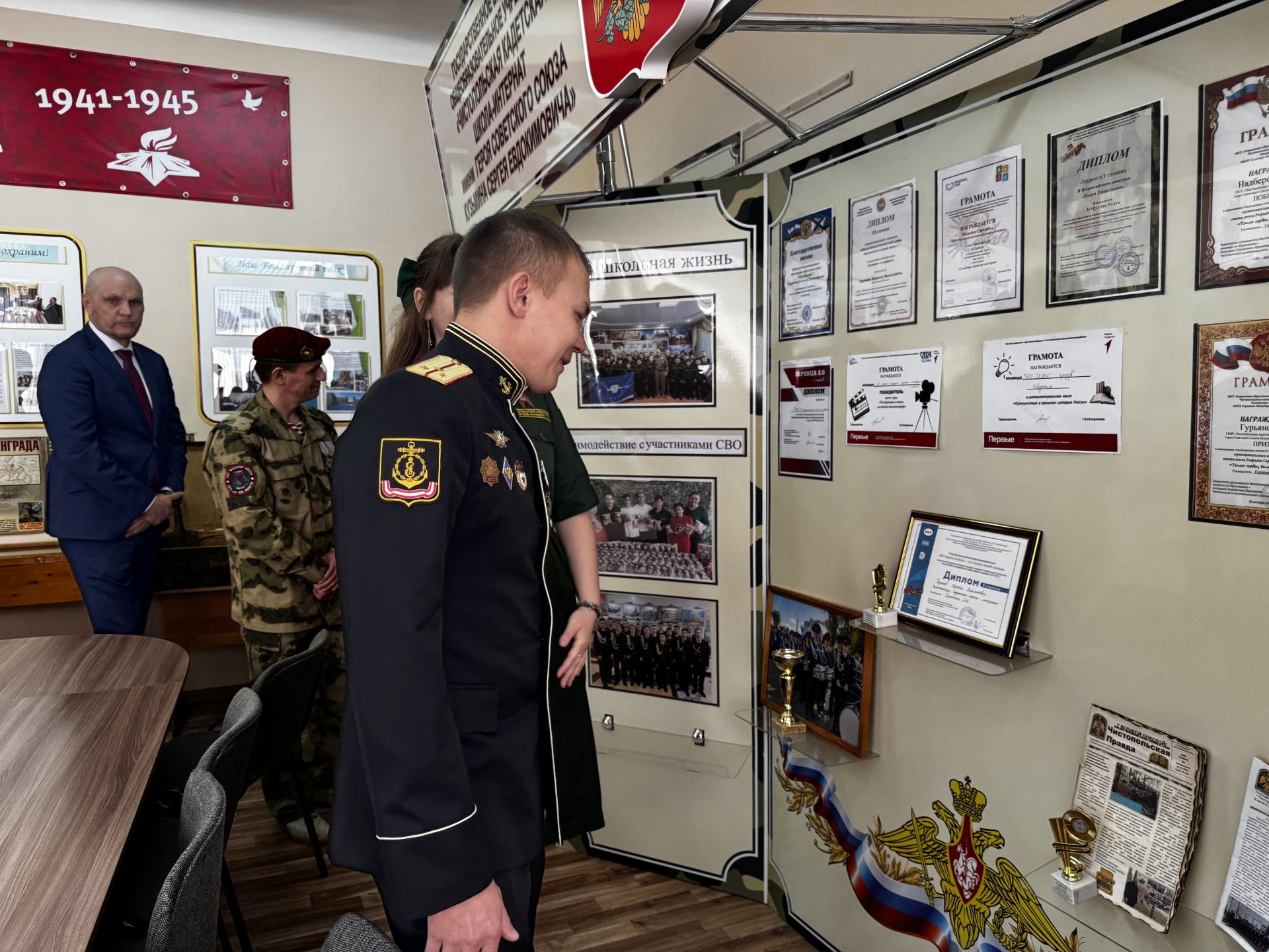 В Чистопольской кадетской школе-интернате прошла встреча с Героем России Иваном Жарским