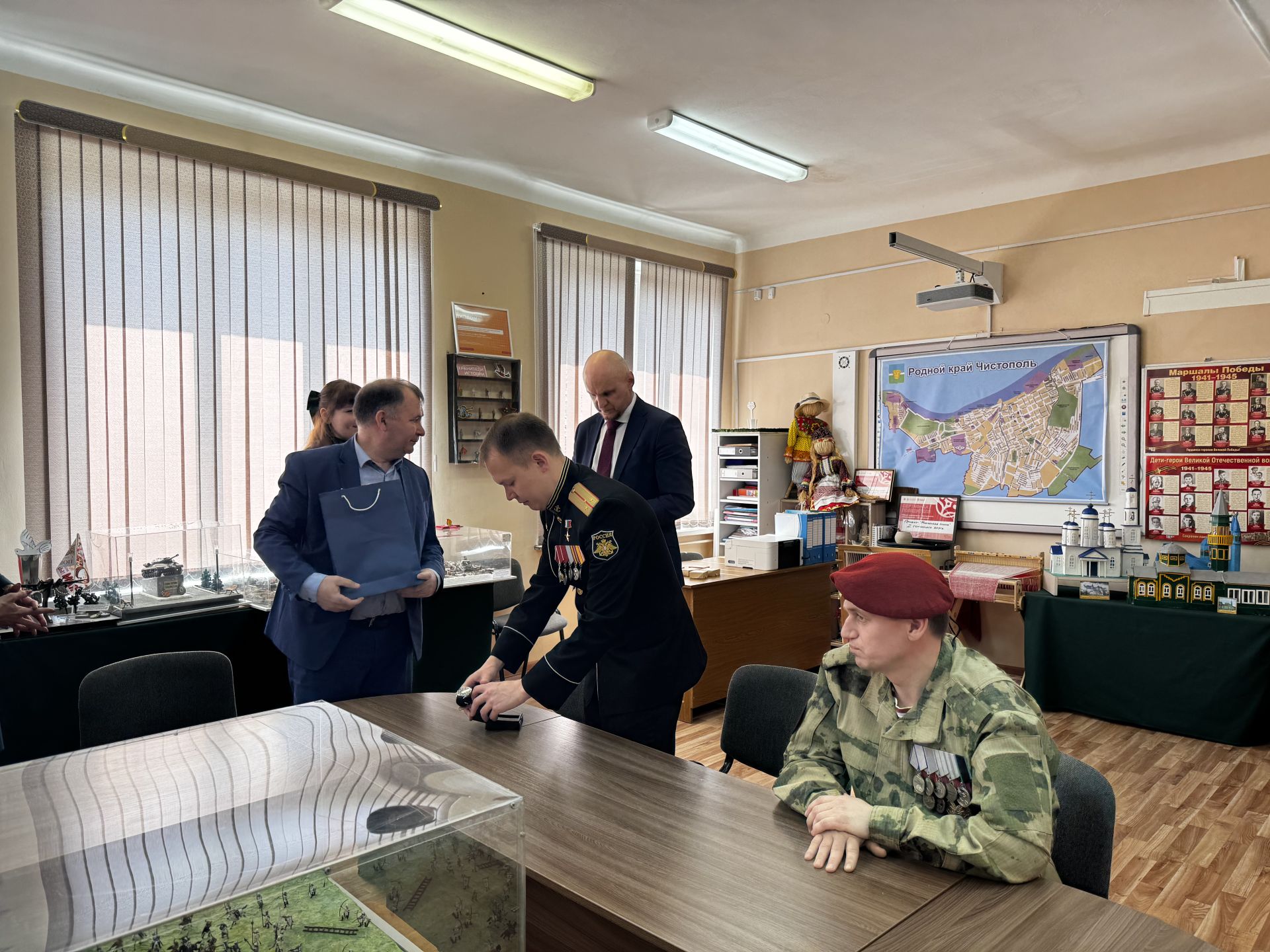 В Чистопольской кадетской школе-интернате прошла встреча с Героем России Иваном Жарским