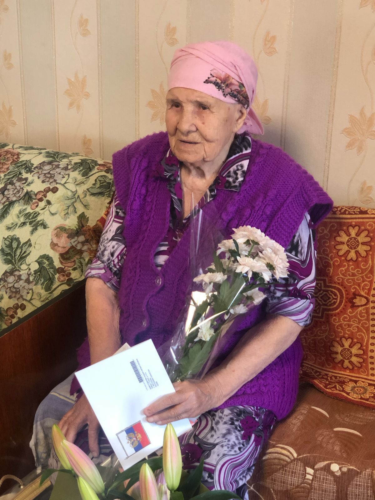 В Чистополе труженица тыла принимала поздравления с 95-летием