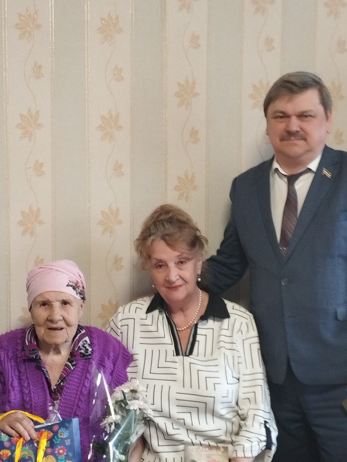 В Чистополе труженица тыла принимала поздравления с 95-летием
