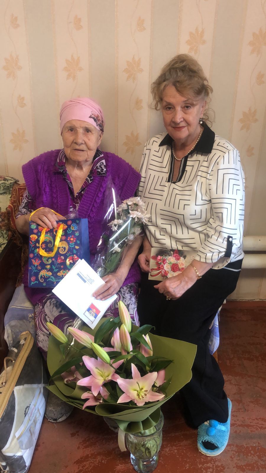 В Чистополе труженица тыла принимала поздравления с 95-летием