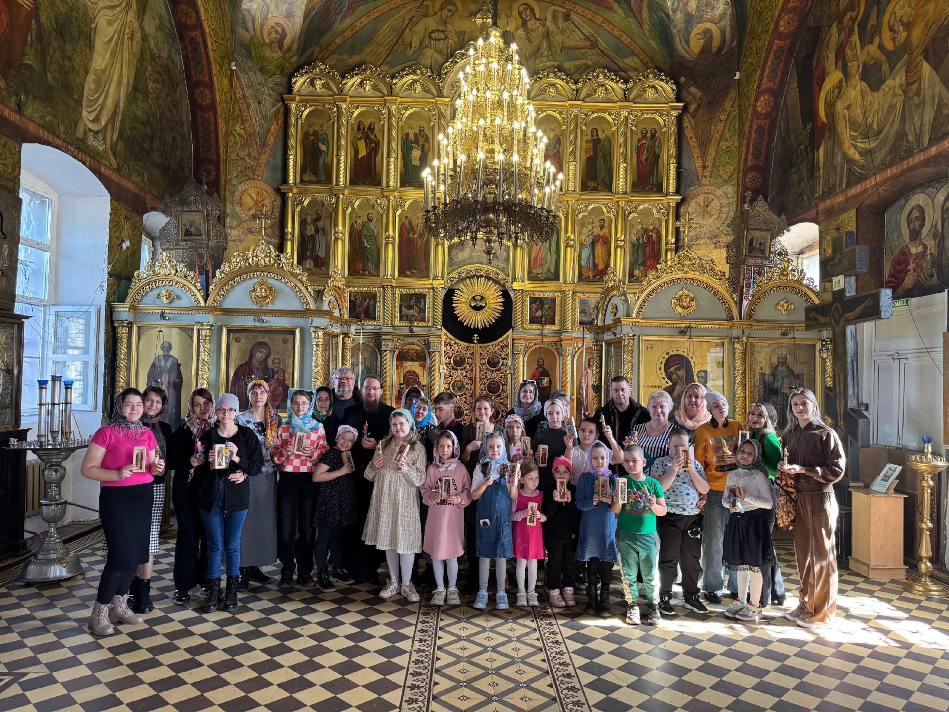 В Чистополе прошел мастер-класс по изготовлению свечей для особенных детей