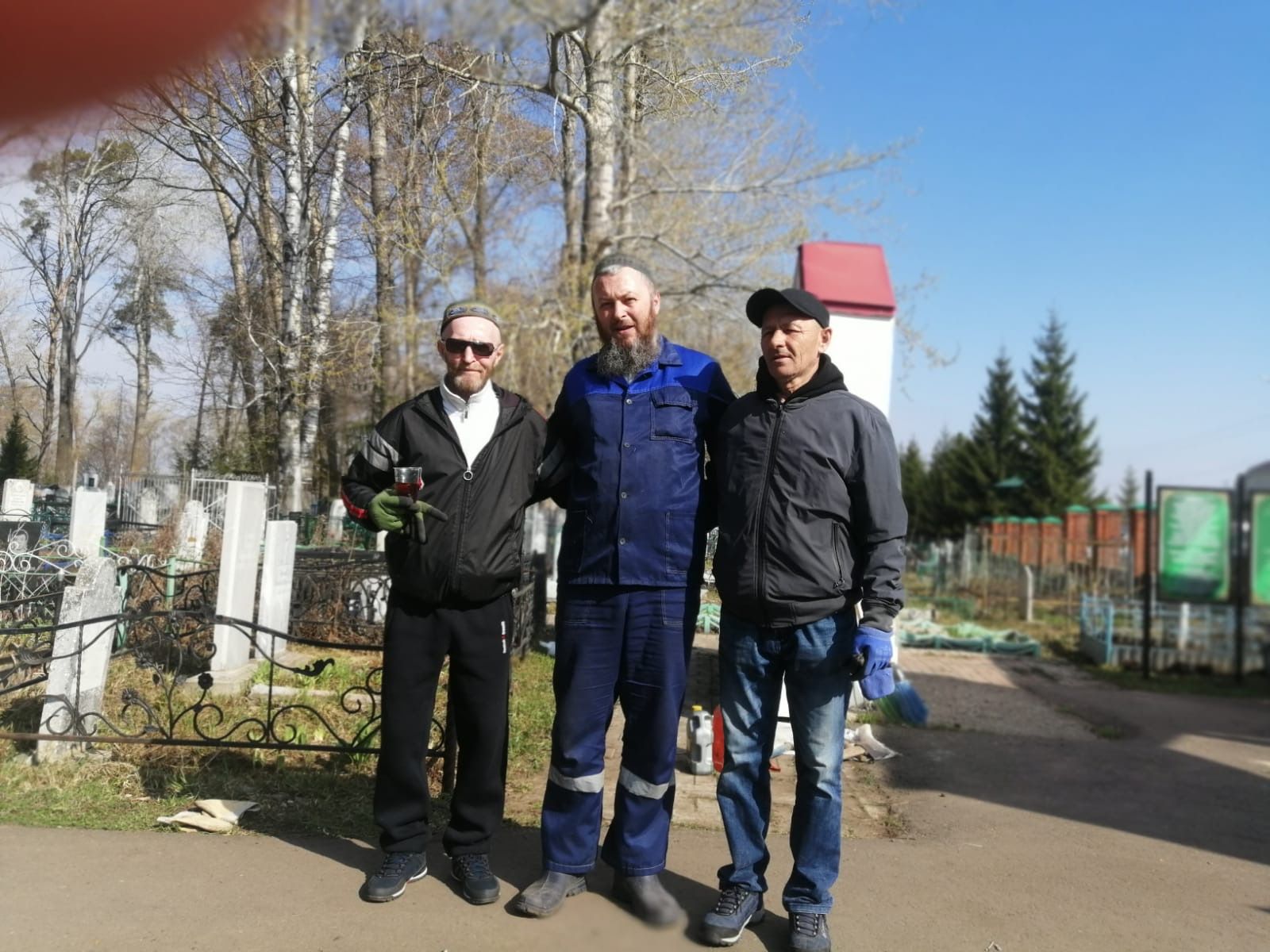 Чистопольцы провели масштабный субботник на мусульманском кладбище