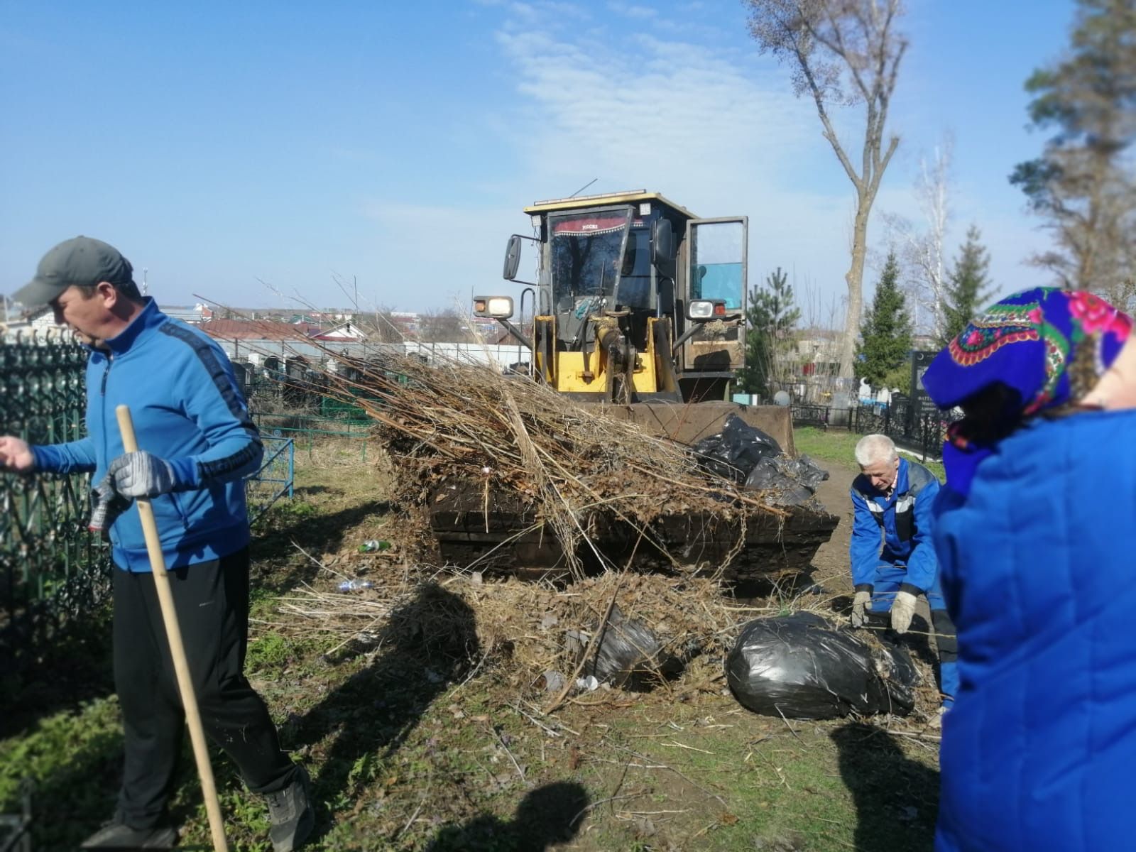 Чистопольцы провели масштабный субботник на мусульманском кладбище