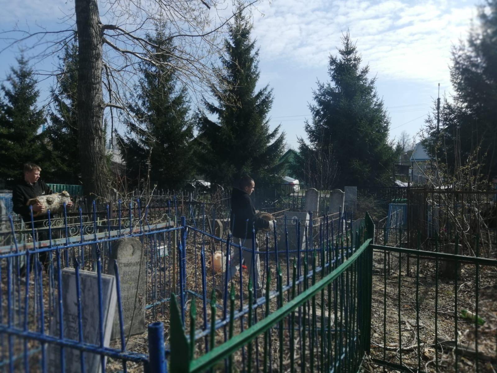 Чистопольцы провели масштабный субботник на мусульманском кладбище