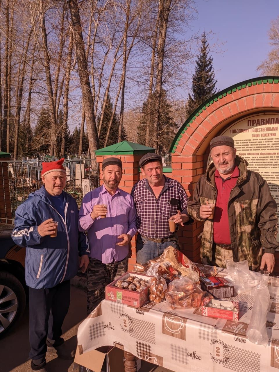 Чистопольцы провели масштабный субботник на мусульманском кладбище