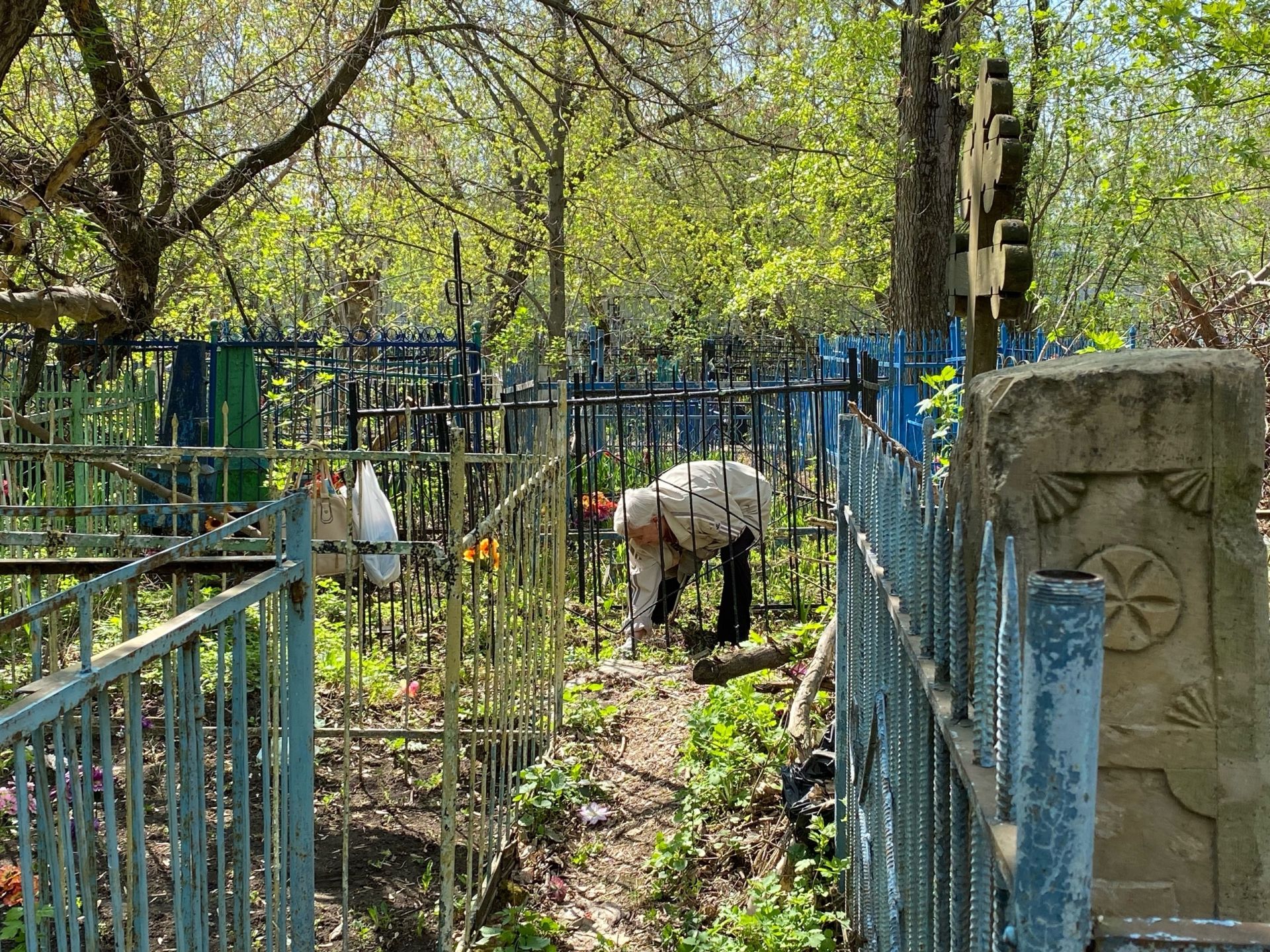 Жители Чистополя провели средник на Авдеевском кладбище