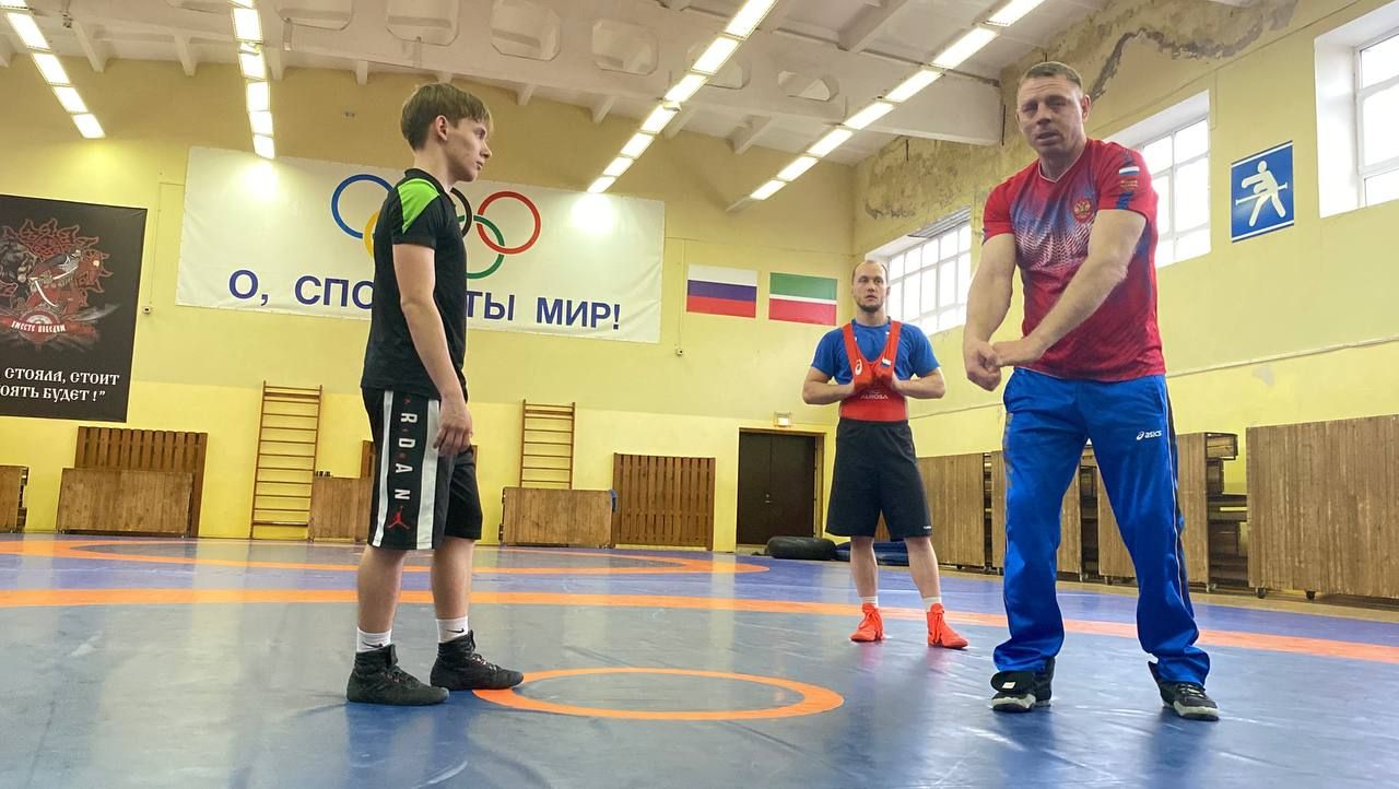 Сергей Емелин в Чистополе: мастер-класс по греко-римской борьбе от олимпийского призера