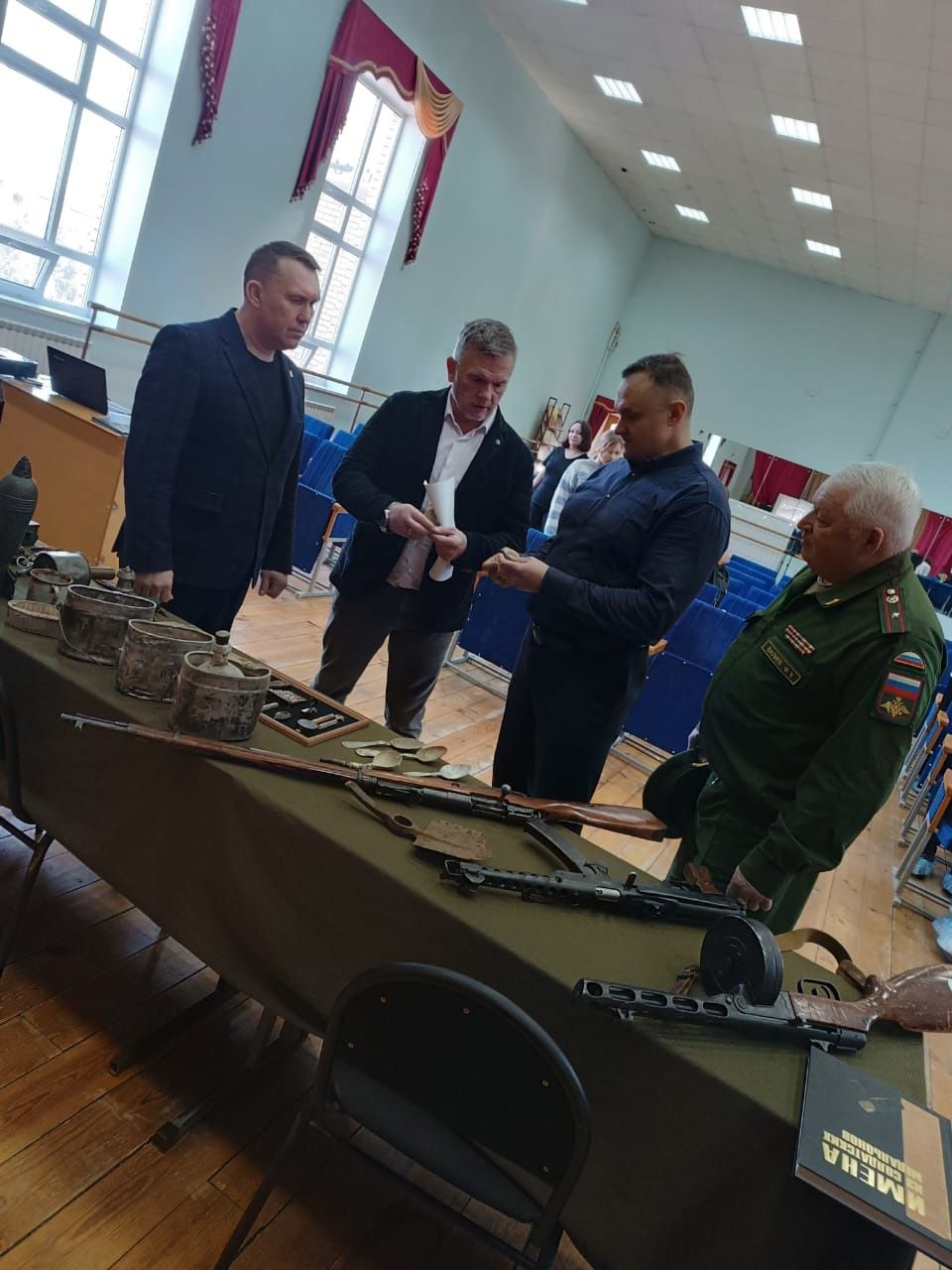 Чистопольский поисковый отряд «Выстрел» передал экспонаты для нового музея в Богородицком