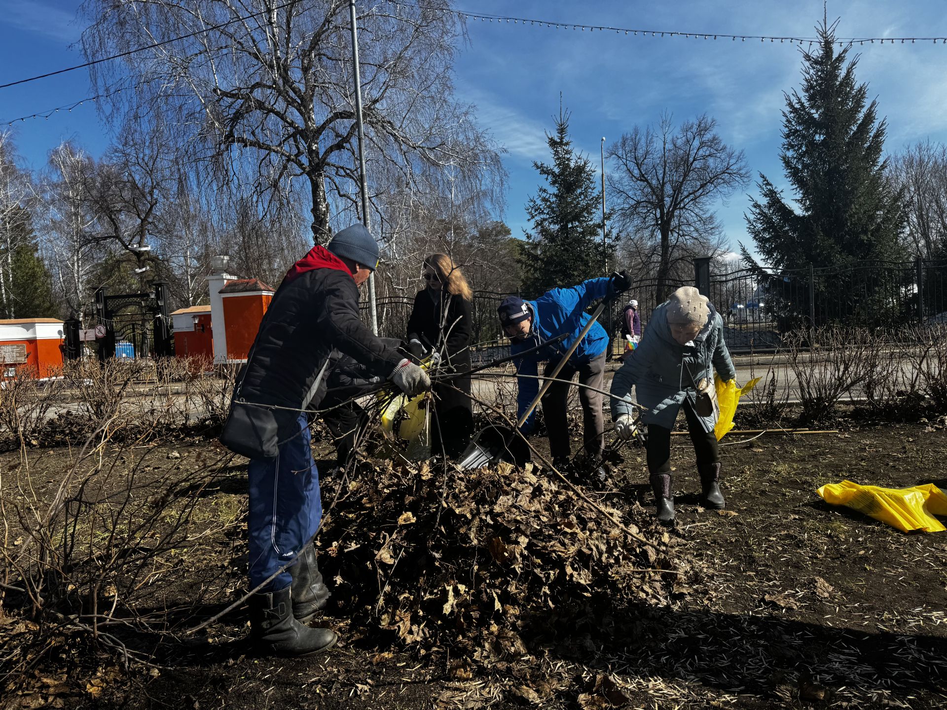 Общегородской субботник в Чистополе: вместе делаем город чище!