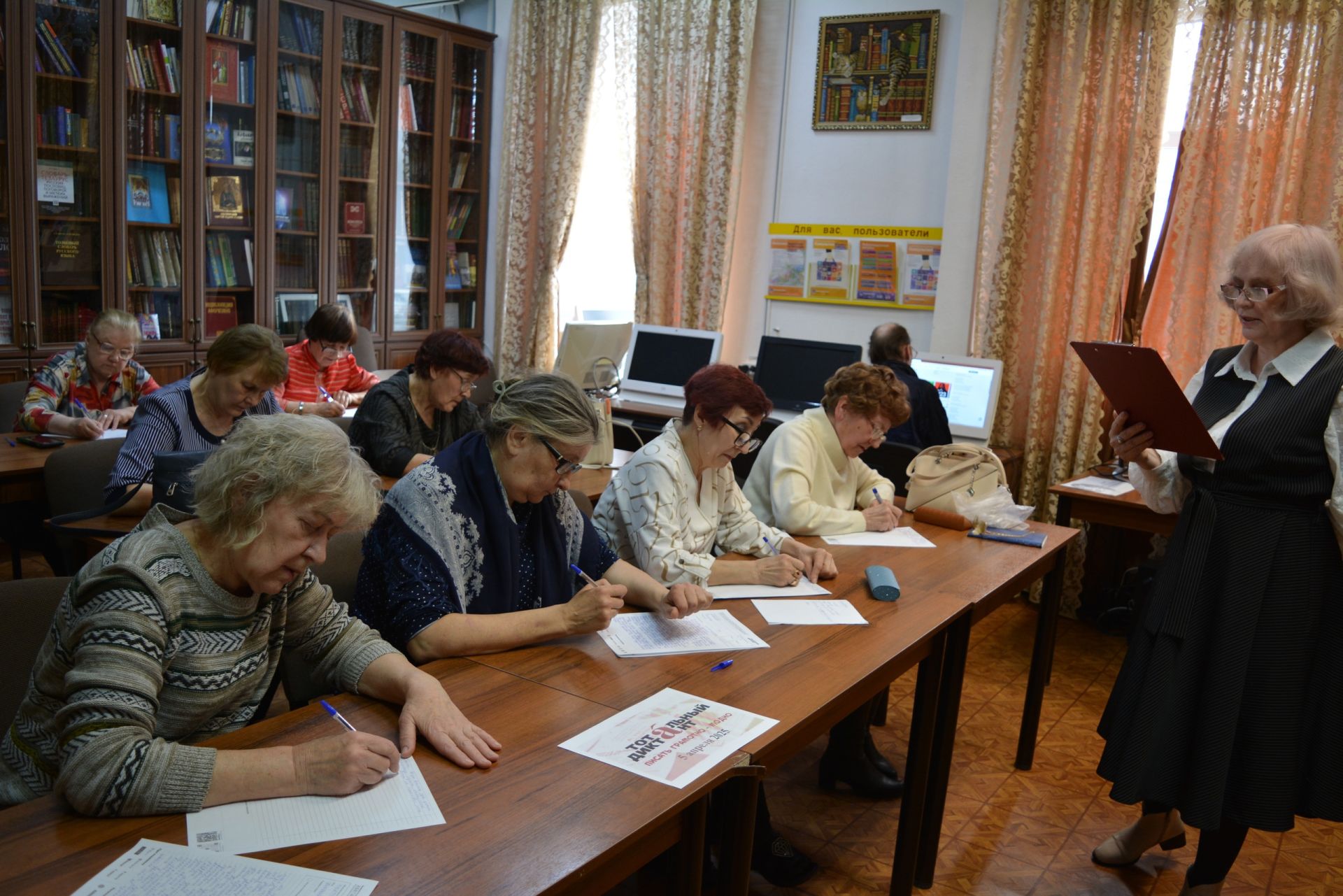 Чистопольцы проверили грамотность: в Центральной библиотеке написали «Тотальный диктант»
