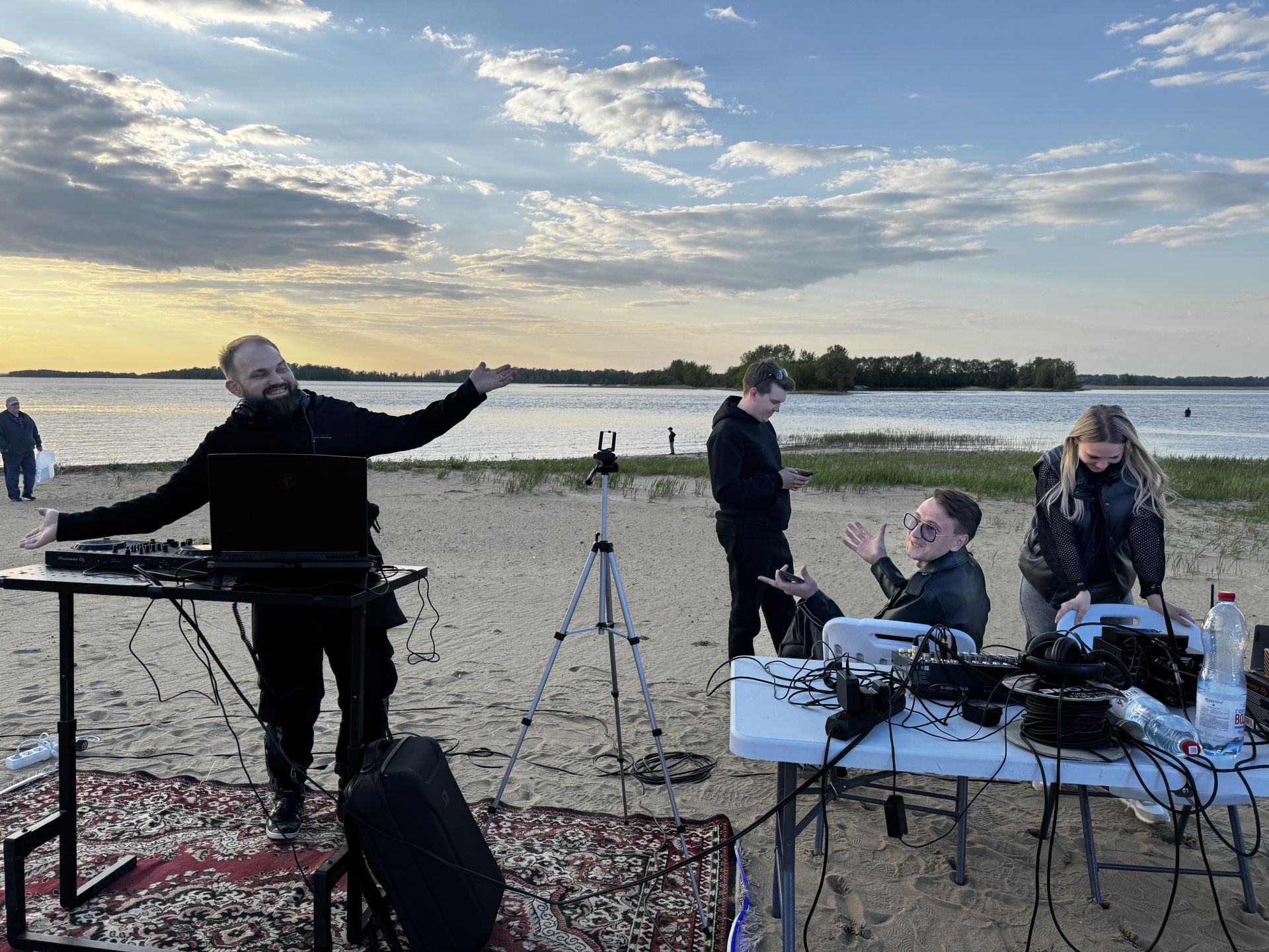 Творческий вечер на «Наречье»: каверы, стихи и море эмоций