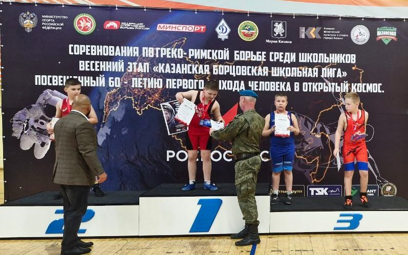 Юные борцы из Чистополя успешно выступили на турнире, посвященном 60-летию первого выхода человека в космос