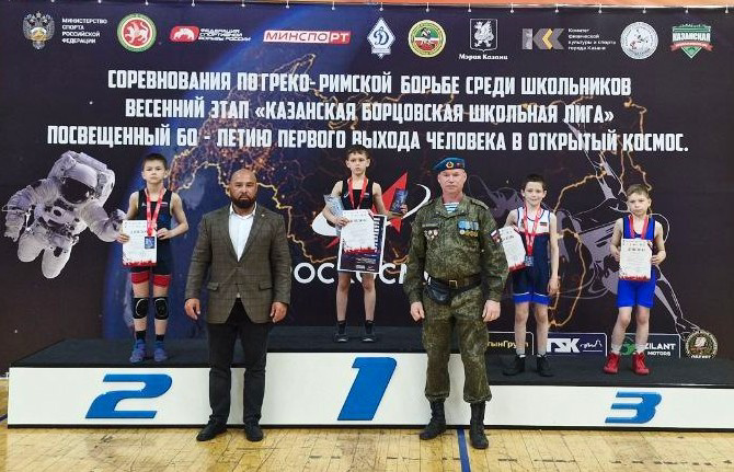 Юные борцы из Чистополя успешно выступили на турнире, посвященном 60-летию первого выхода человека в космос