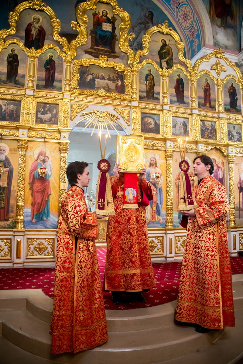 Епископ Пахомий возглавил всенощное бдение в Чистопольском соборе в день памяти Николая Чудотворца