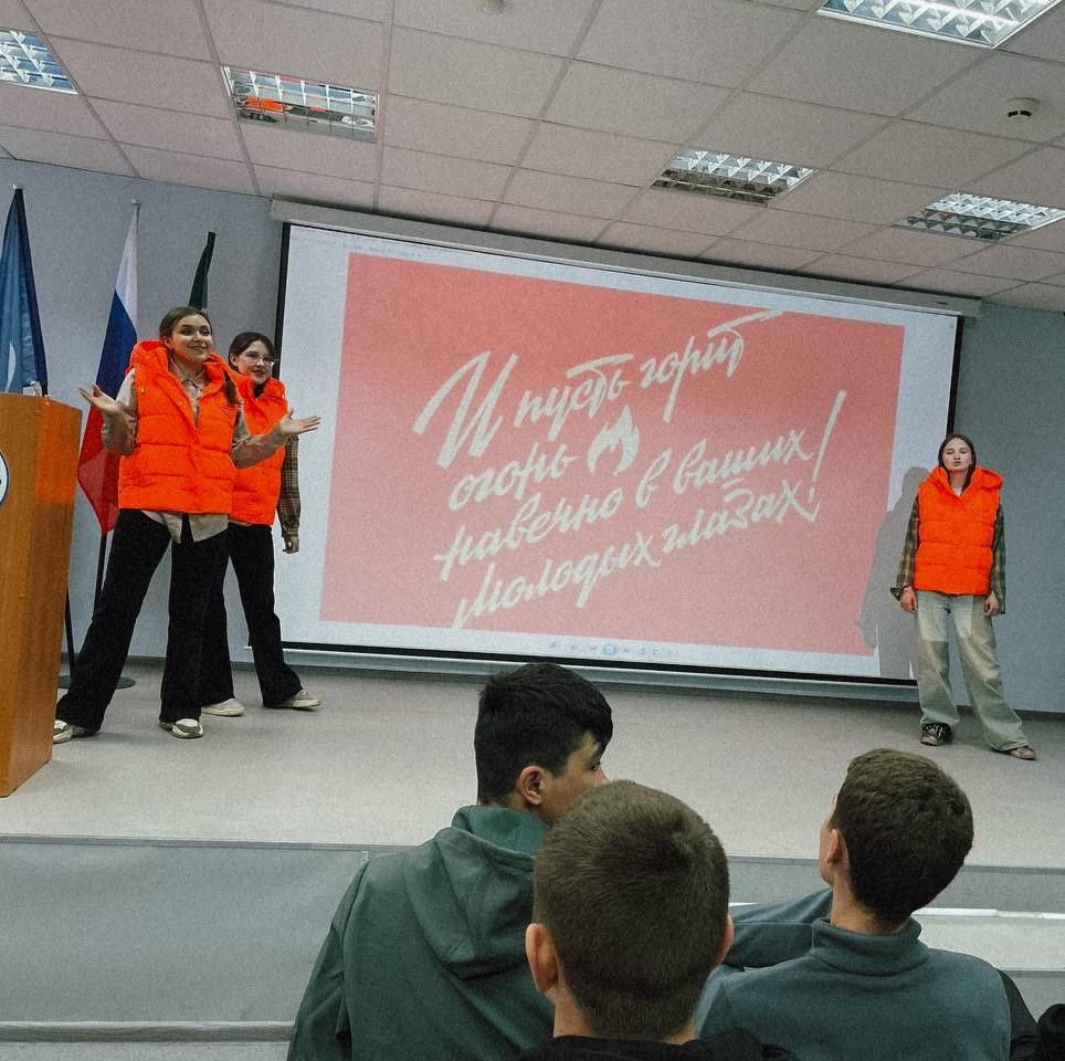Чистопольские студенты привели в порядок Аллею Героев и встретились с ветеранами