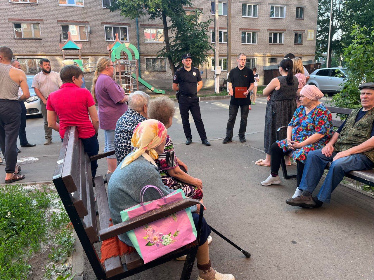 В Чистополе сотрудники полиции проводят встречи по установке домофонов с видеонаблюдением