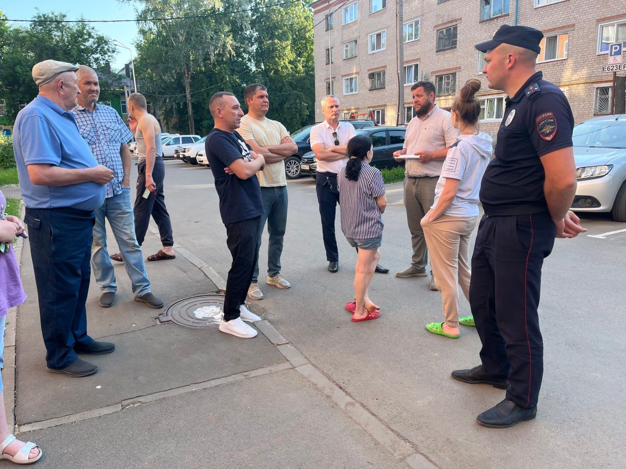 В Чистополе сотрудники полиции проводят встречи по установке домофонов с видеонаблюдением