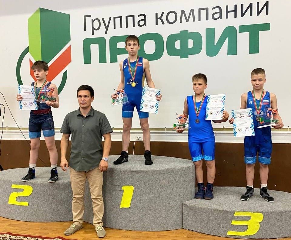 Чистопольские спортсмены завоевали три золота на межмуниципальном турнире по борьбе