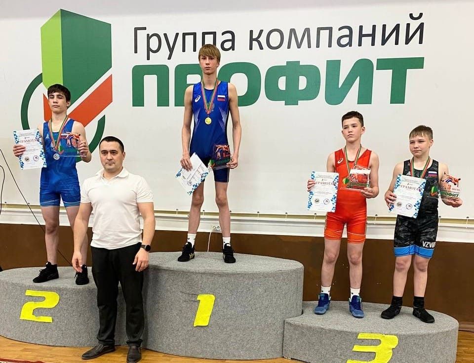 Чистопольские спортсмены завоевали три золота на межмуниципальном турнире по борьбе