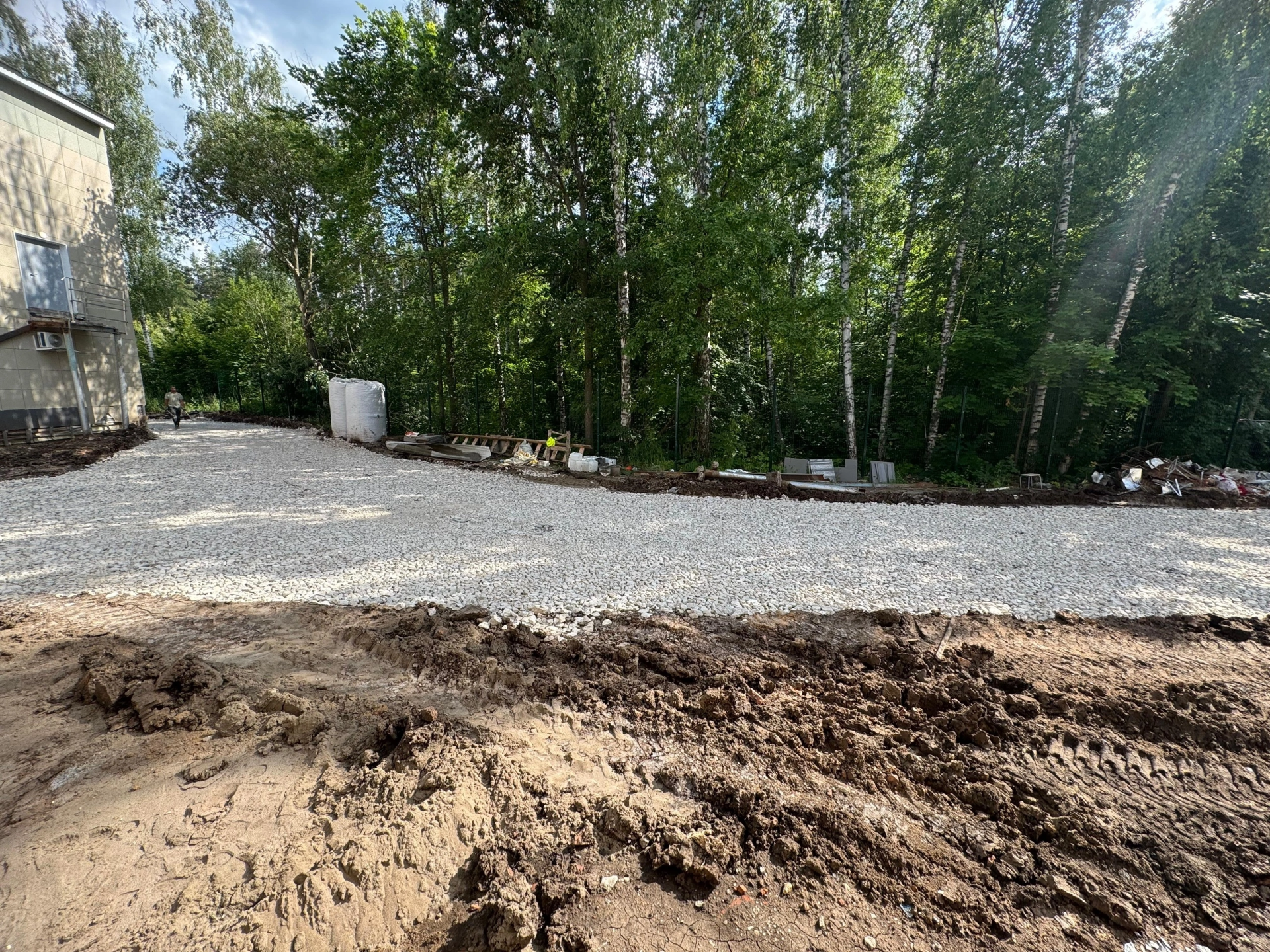 В Чистопольской ЦРБ обновляют асфальтовое покрытие