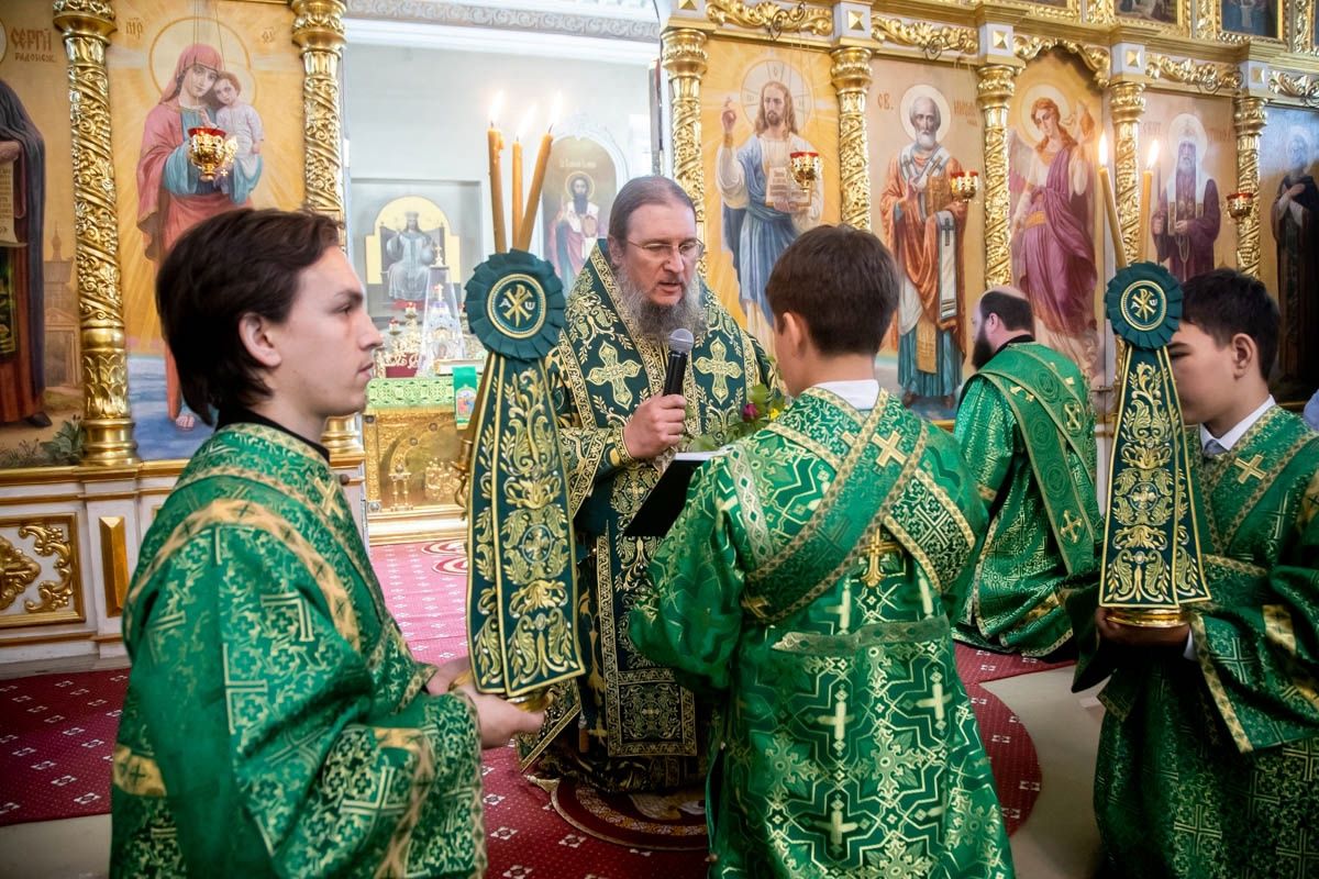 В День Святой Троицы епископ Пахомий совершил Литургию в Свято-Никольском соборе Чистополя