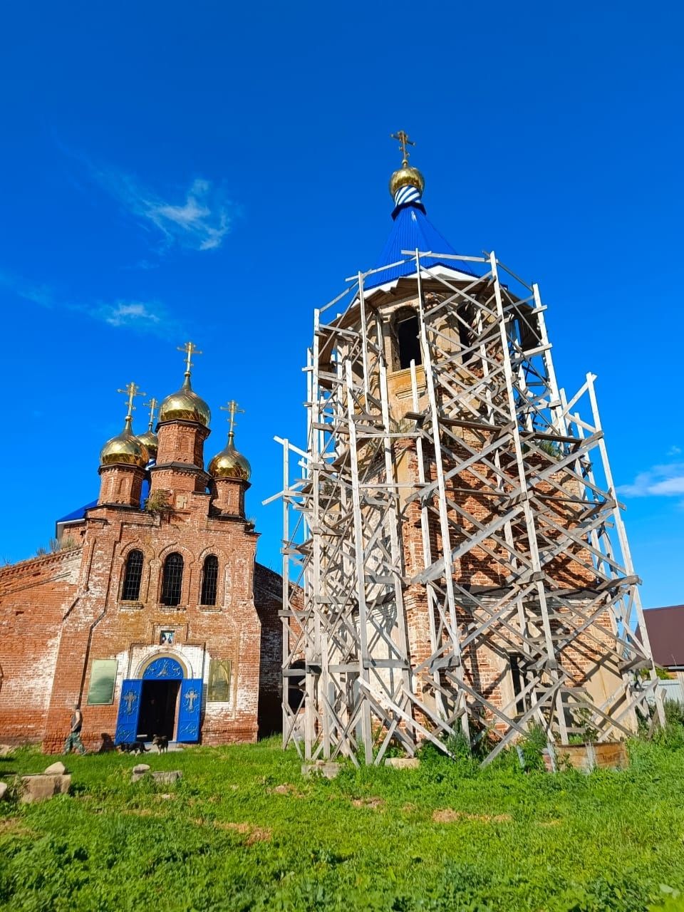 В старинном храме села Змиево молились апостолам Петру и Павлу