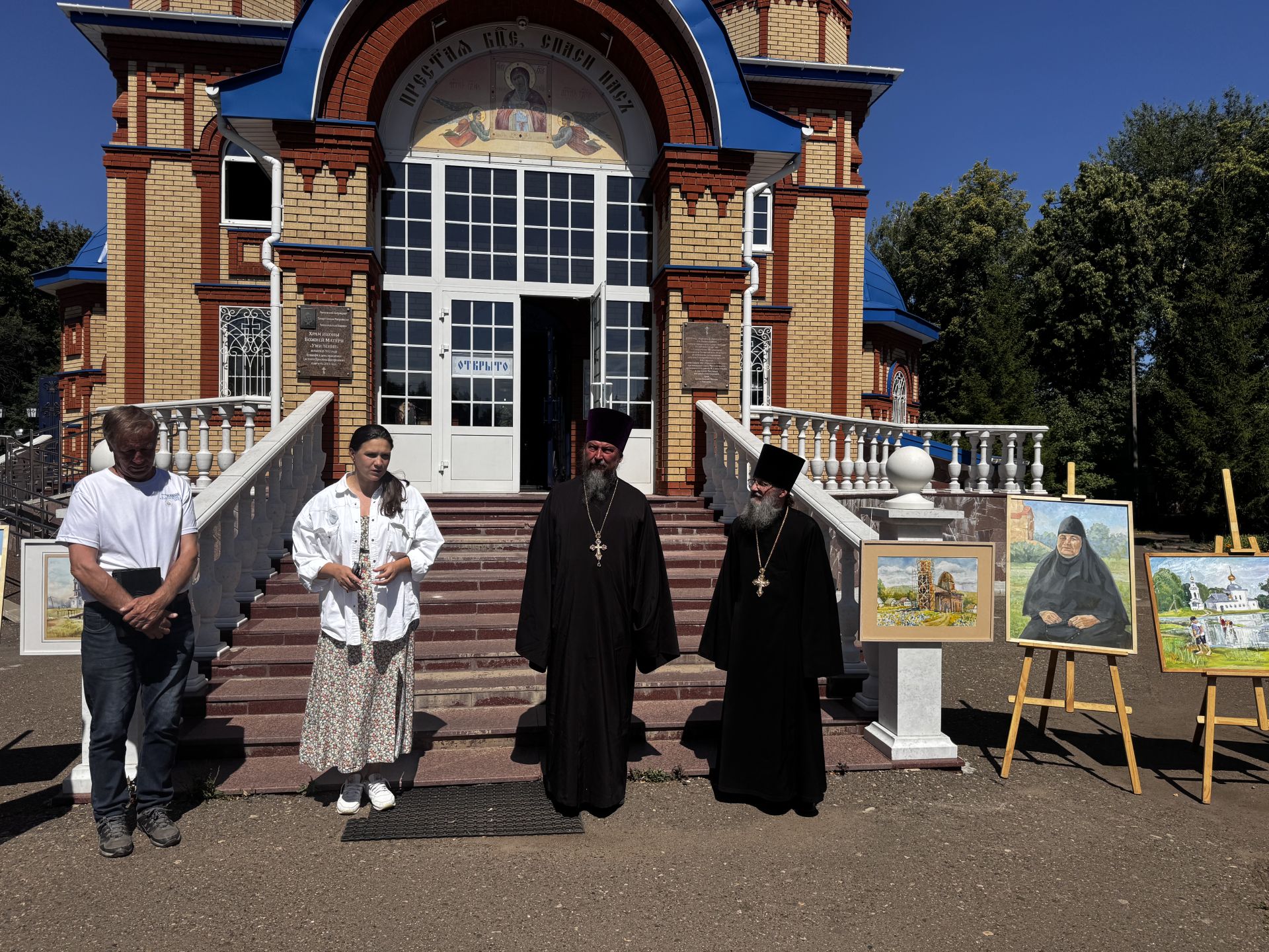 В Чистополе художники представили храмы Татарстана