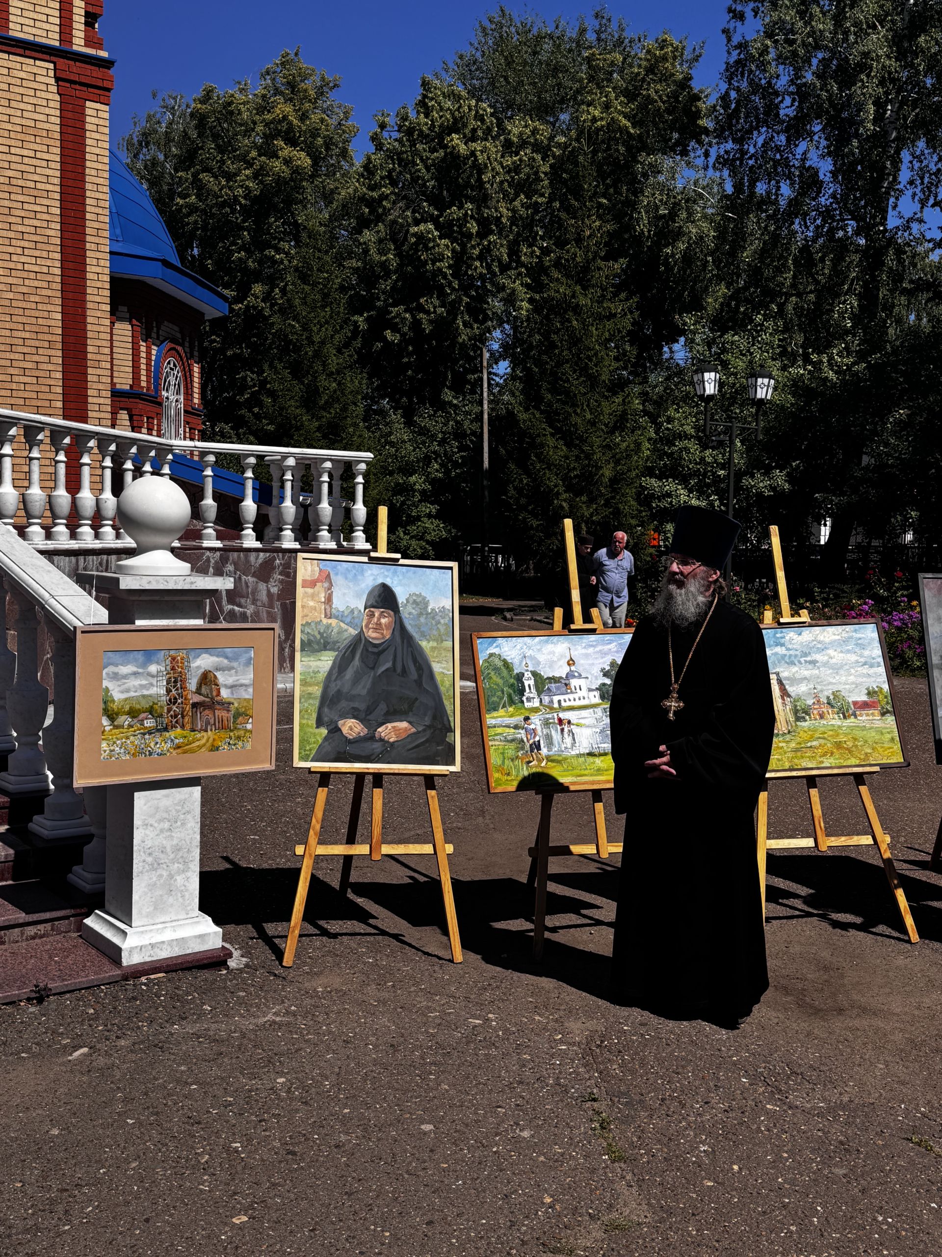 В Чистополе художники представили храмы Татарстана