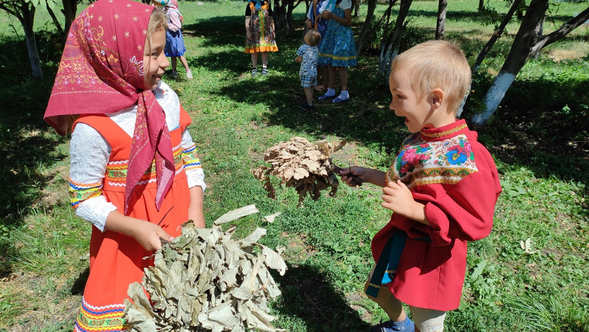 Дубовые, березовые, крапивные и цветочные: в Чистопольском районе провели мастер-класс по вязанию банных веников