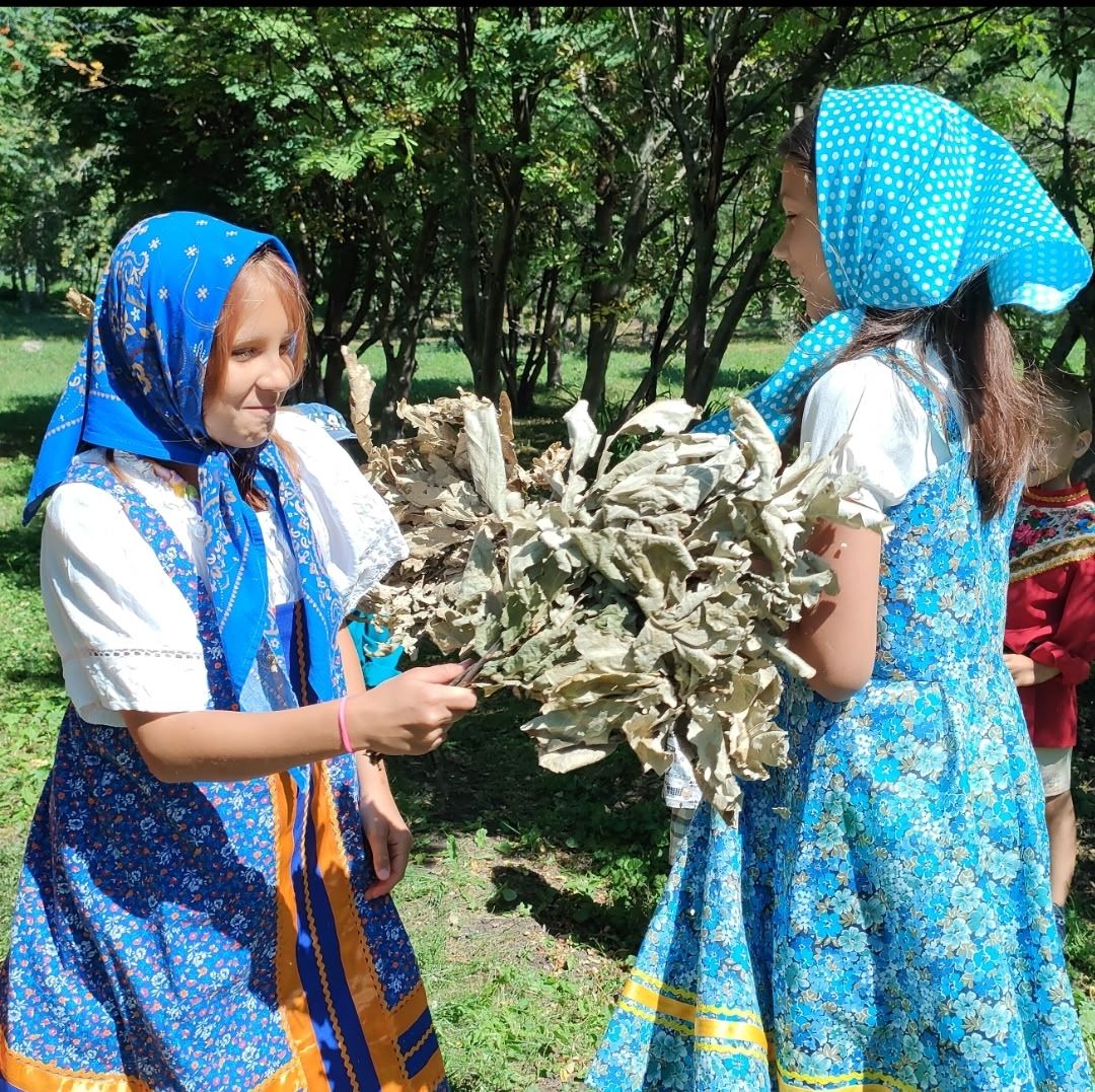 Дубовые, березовые, крапивные и цветочные: в Чистопольском районе провели мастер-класс по вязанию банных веников