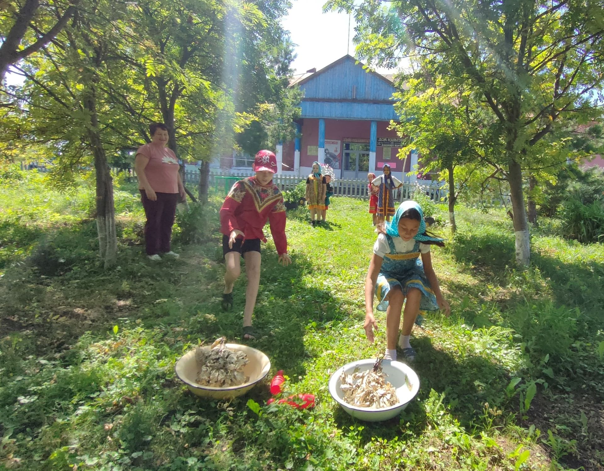 Дубовые, березовые, крапивные и цветочные: в Чистопольском районе провели мастер-класс по вязанию банных веников